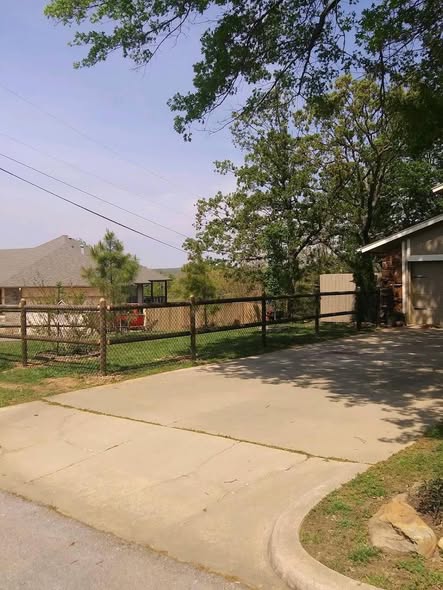 Round rail fence